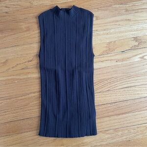 Gap ribbed mock neck sleeveless top